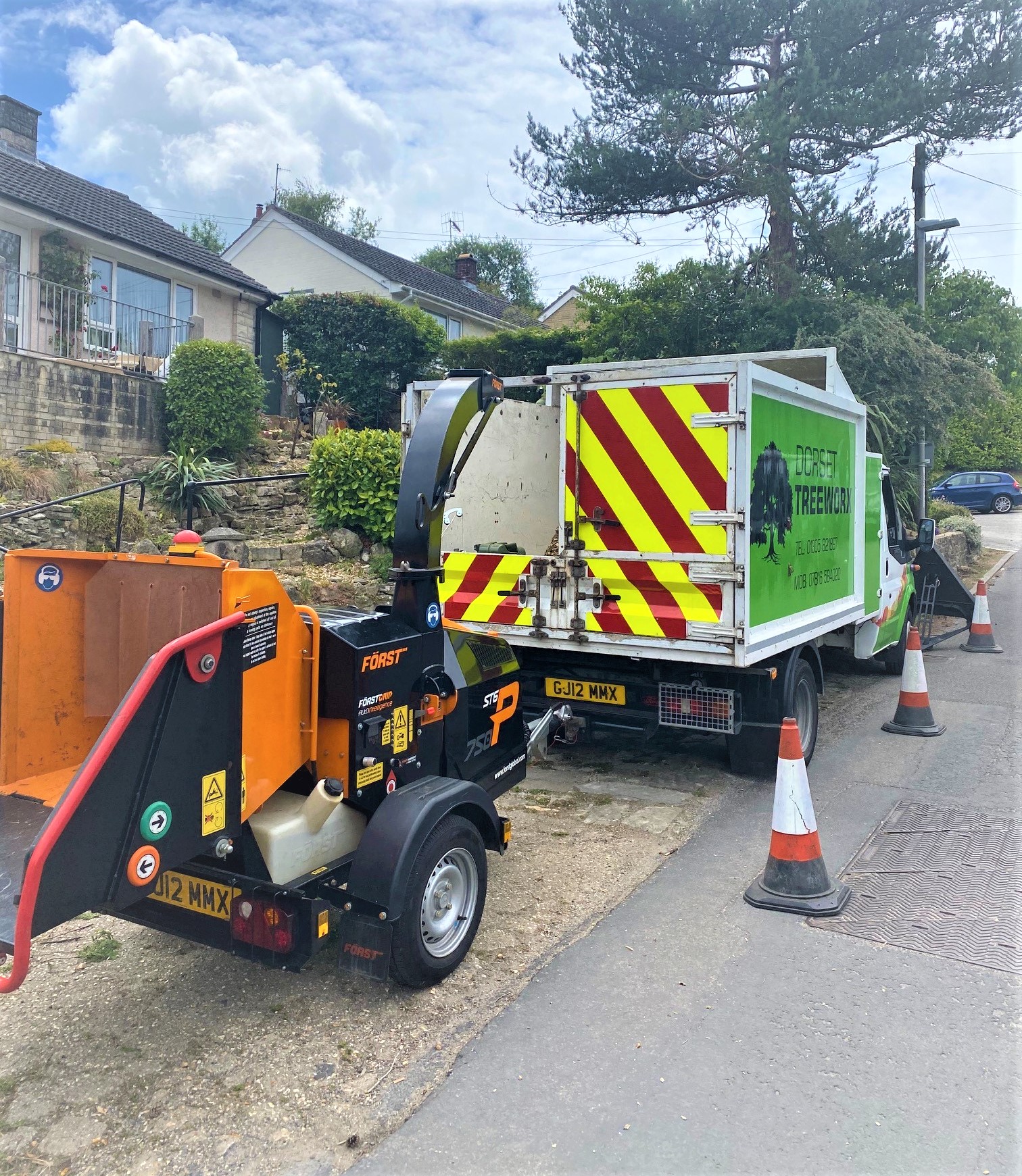 Dorchester tree surgeon team in south Dorset covering Dorchester town and surrounding village areas. Professional arborist team offering tree care, tree removal, tree felling, hedge trimming, hedge removal, stump grinding services.